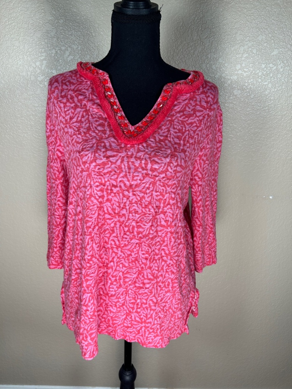 Chico’s Pink Pattern Linen Tunic | Beaded V-Neck Size 2 (XS)